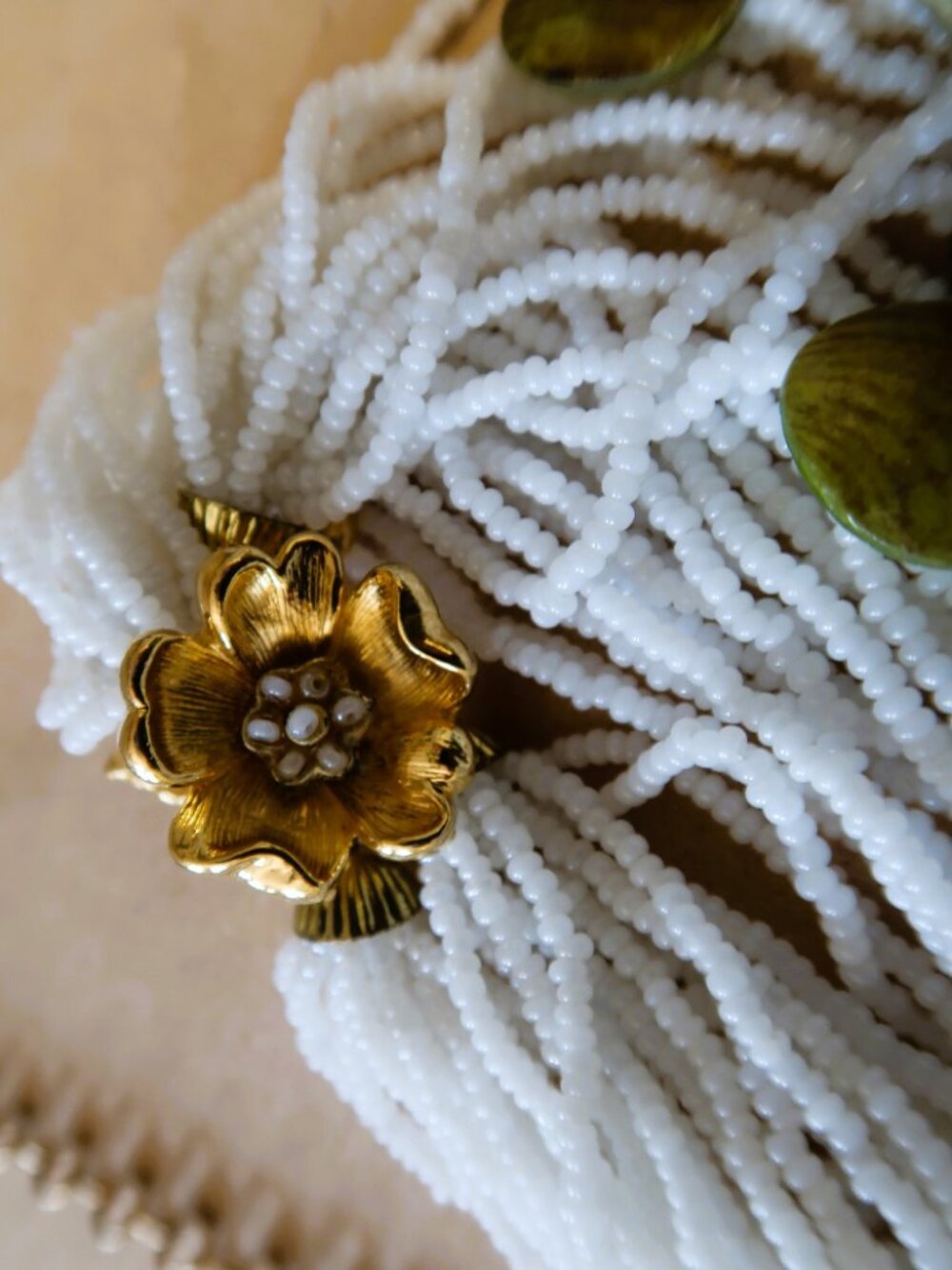 Bundle of 9 Vintage Necklaces Carved Jade-like Hibiscus, Ceramic, Hexagon Chain - Picture 8 of 15
